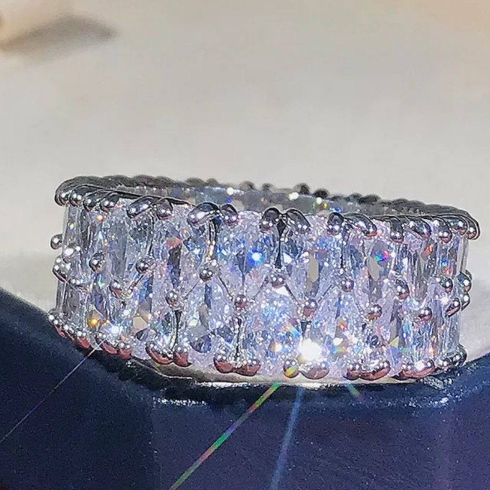 NEW 925 STERLING SILVER ETERNITY ENGAGEMENT DIAMOND RING, CUTE RING, SHINY RING. - Picture 4 of 6